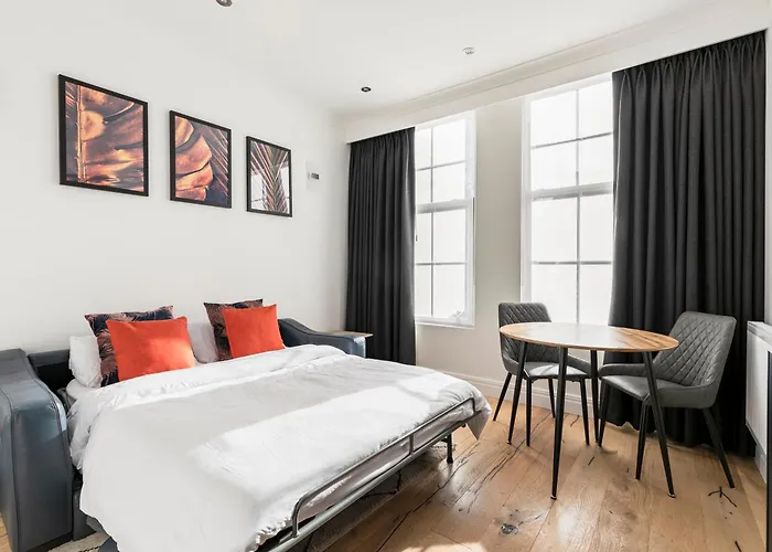 Modern Aptmt, 2 Stops To Central London, Smart Lock, Netflix