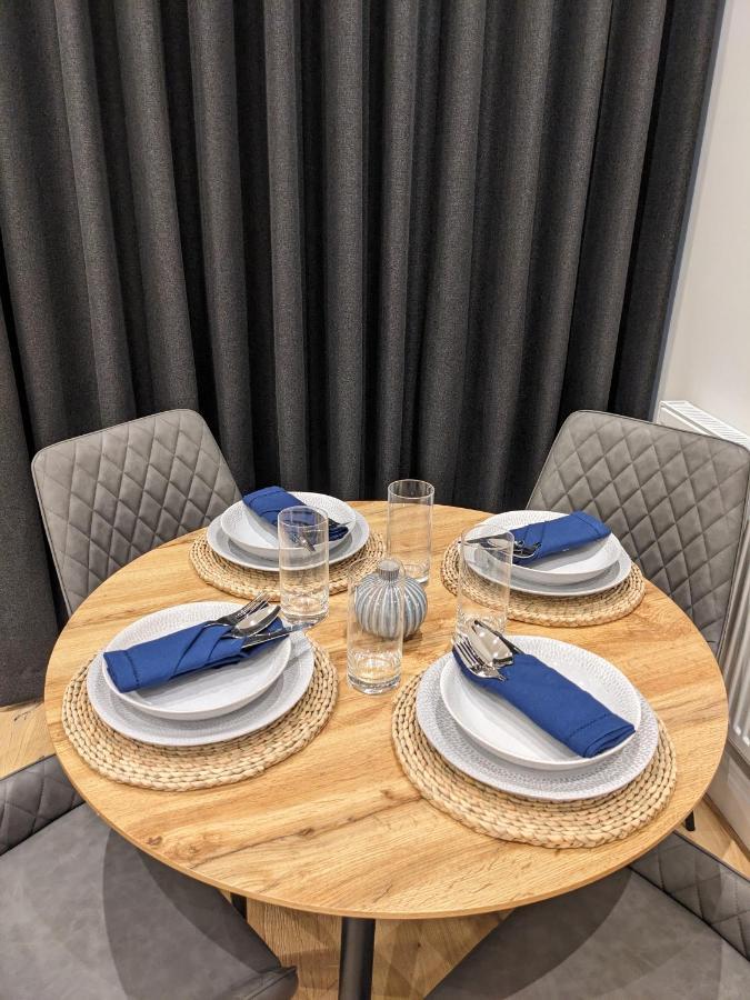 Modern Aptmt, 2 Stops To Central London, Smart Lock, Netflix Apartment