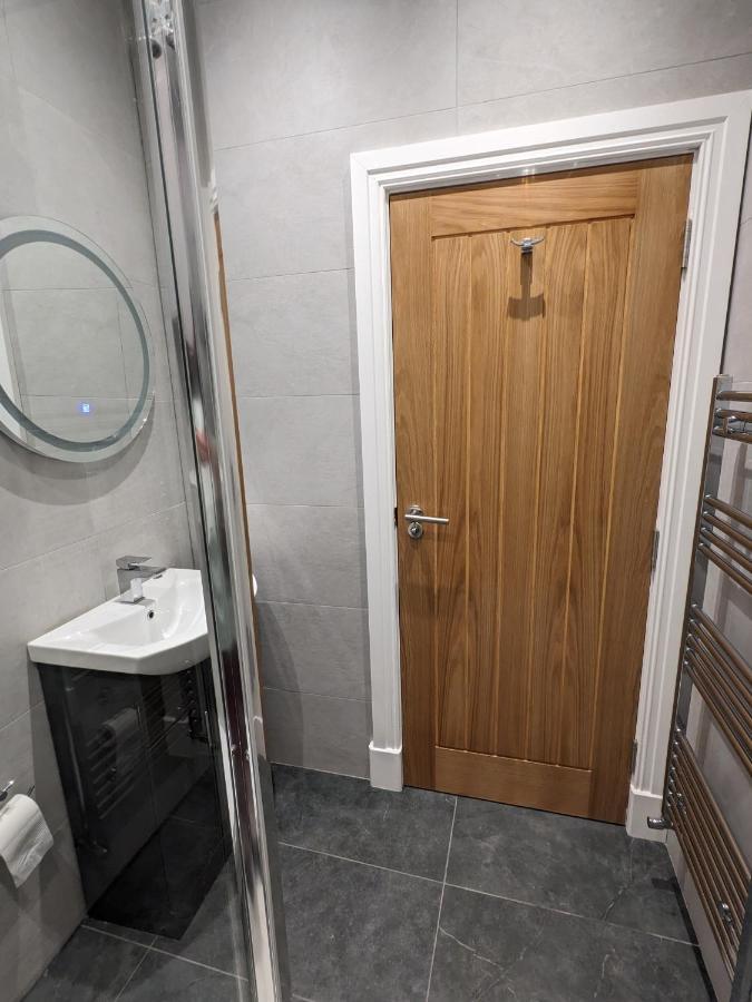 Modern Aptmt, 2 Stops To Central London, Smart Lock, Netflix Apartment Ealing