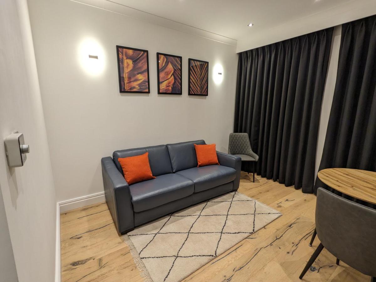 Modern Aptmt, 2 Stops To Central London, Smart Lock, Netflix Ealing