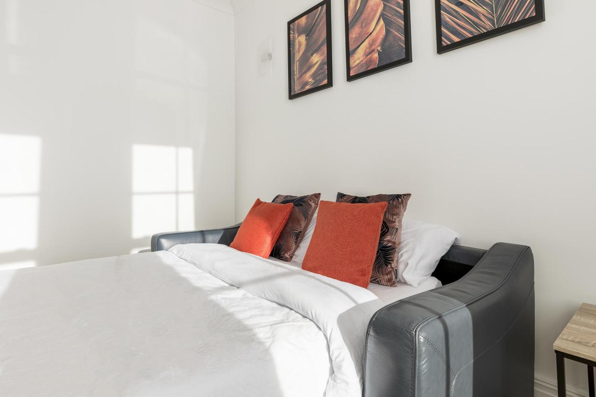 Modern Aptmt, 2 Stops To Central London, Smart Lock, Netflix Apartment Ealing