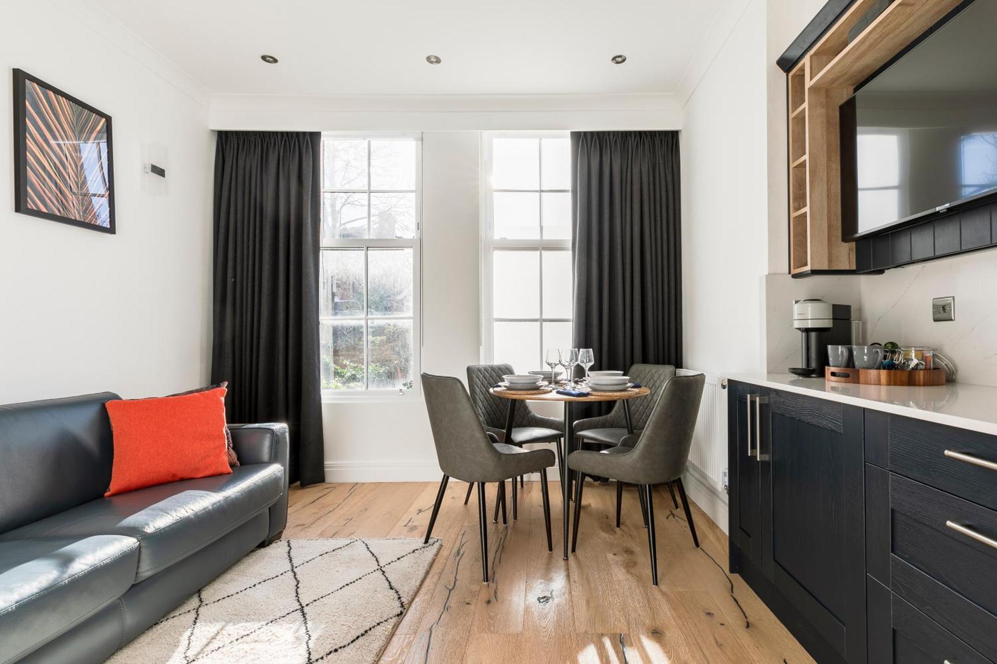Modern Aptmt, 2 Stops To Central London, Smart Lock, Netflix Apartment
