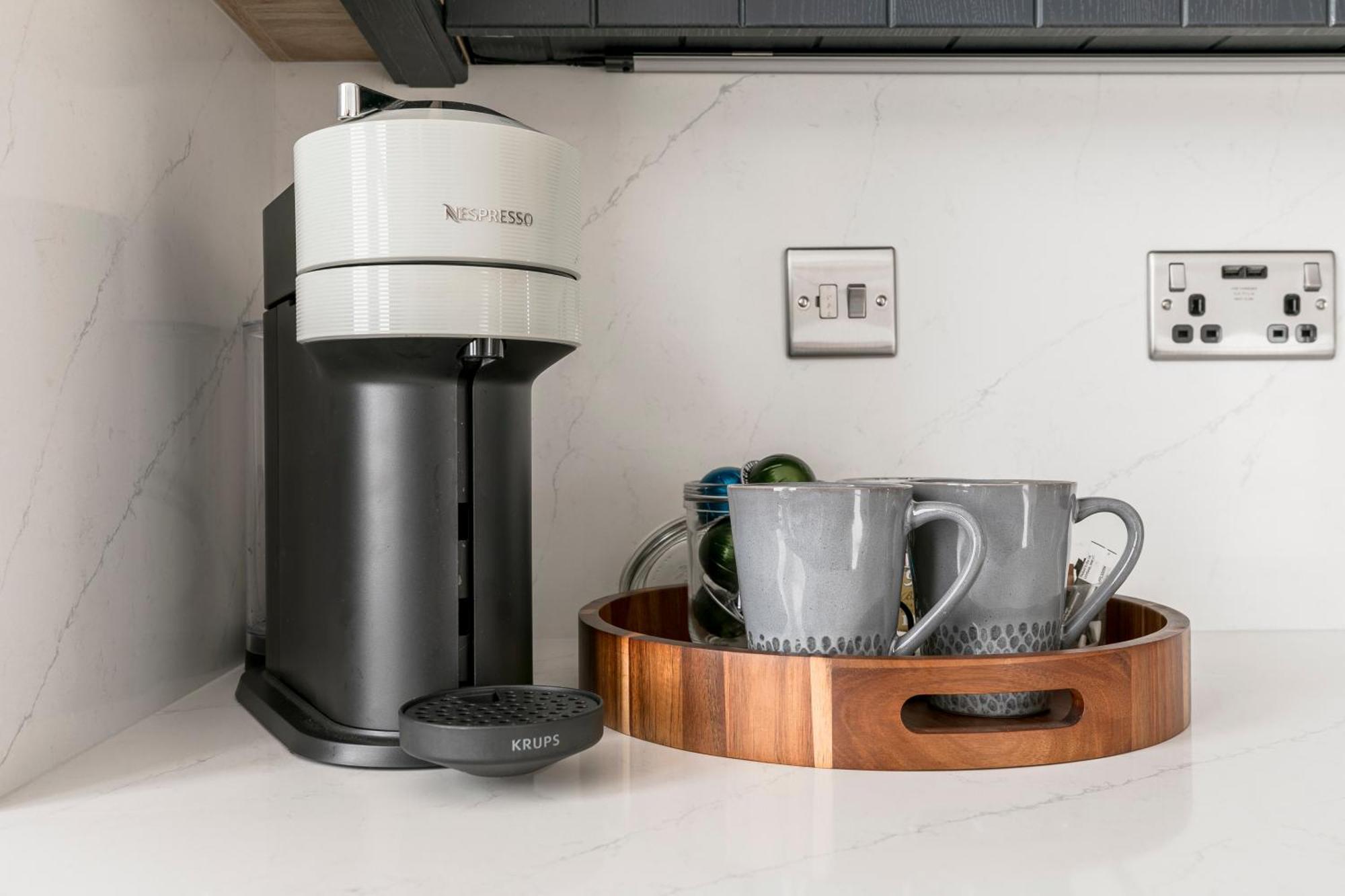 Modern Aptmt, 2 Stops To Central London, Smart Lock, Netflix Apartment Ealing