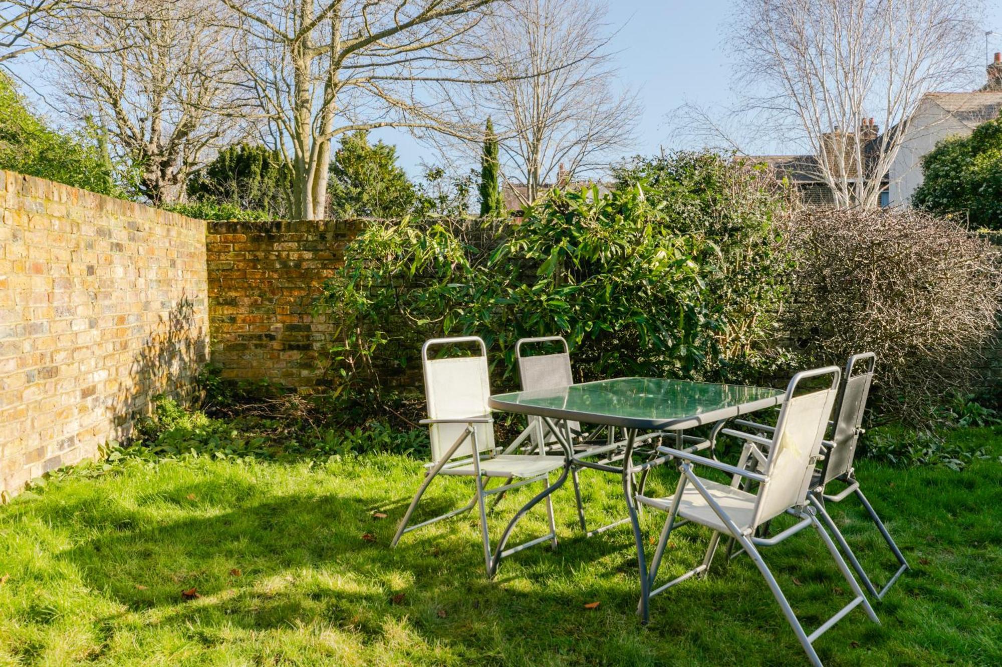 Modern Aptmt, 2 Stops To Central London, Smart Lock, Netflix Apartment