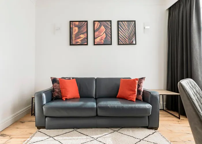 Modern Aptmt, 2 Stops To Central London, Smart Lock, Netflix