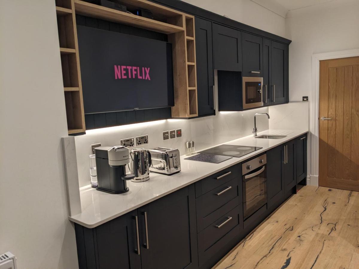 Modern Aptmt, 2 Stops To Central London, Smart Lock, Netflix Ealing