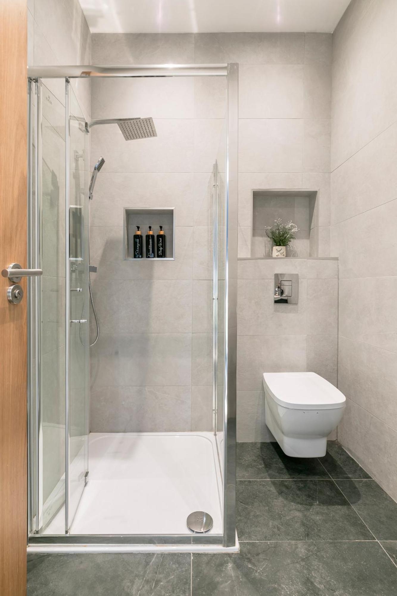 Modern Aptmt, 2 Stops To Central London, Smart Lock, Netflix Apartment *